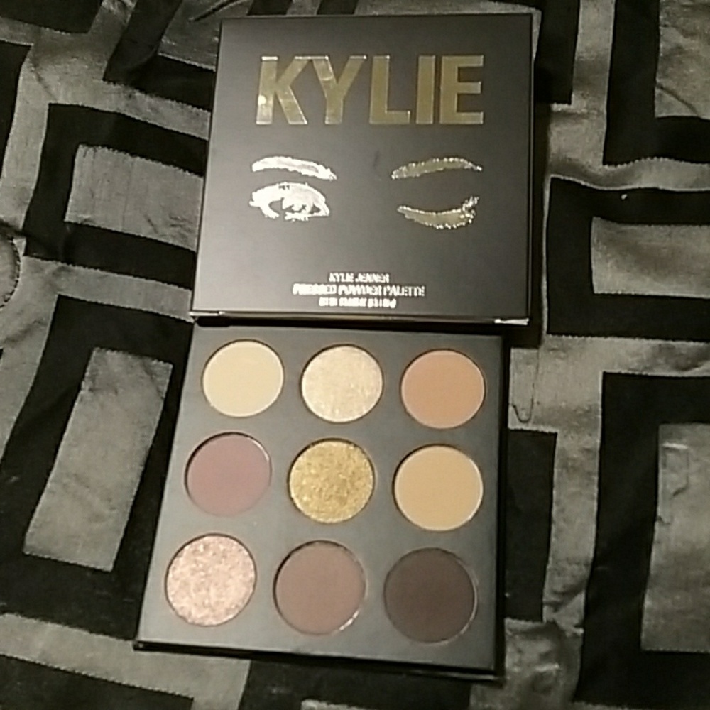 KYLIE The sorta sweet palette